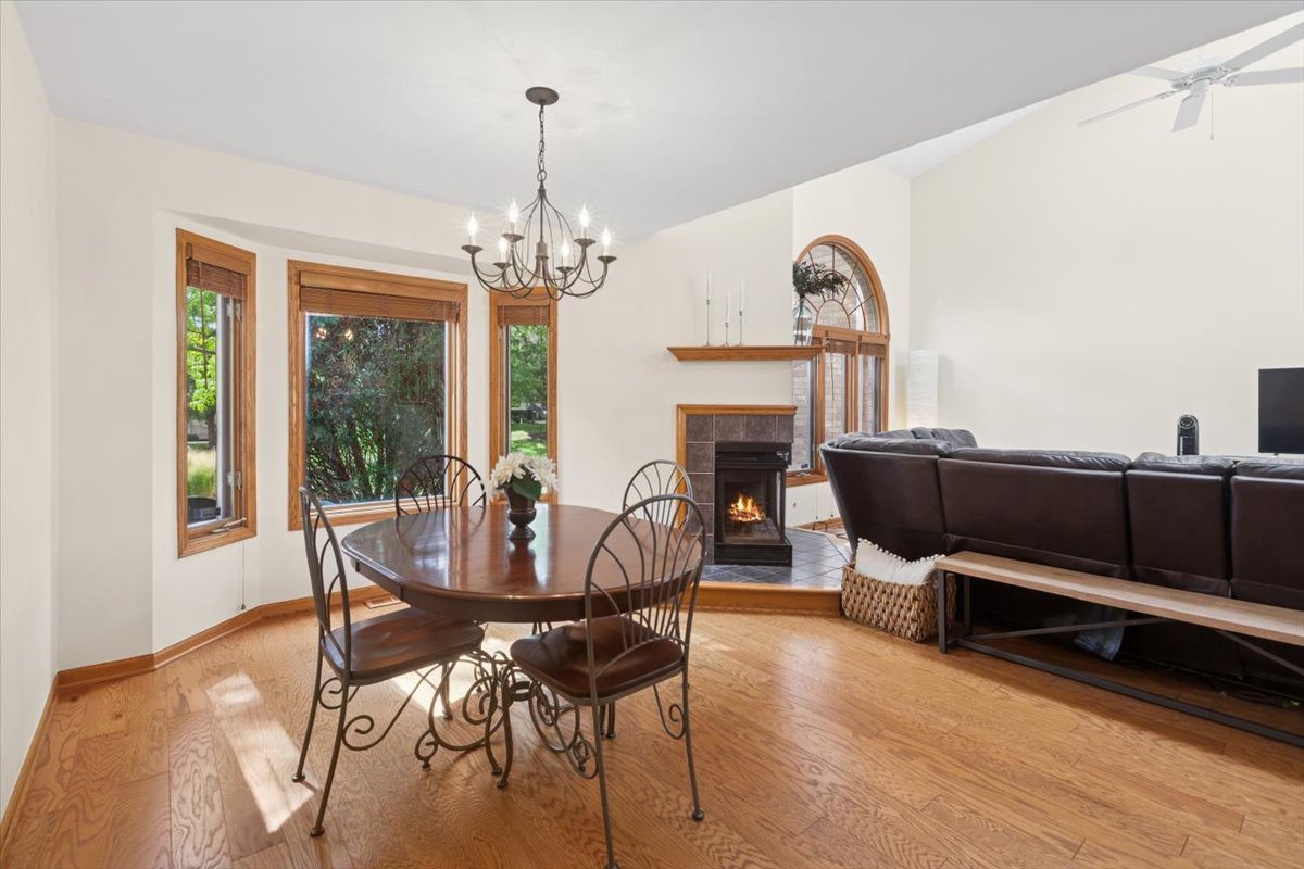 180 GROVE Court, Lemont, IL 60439