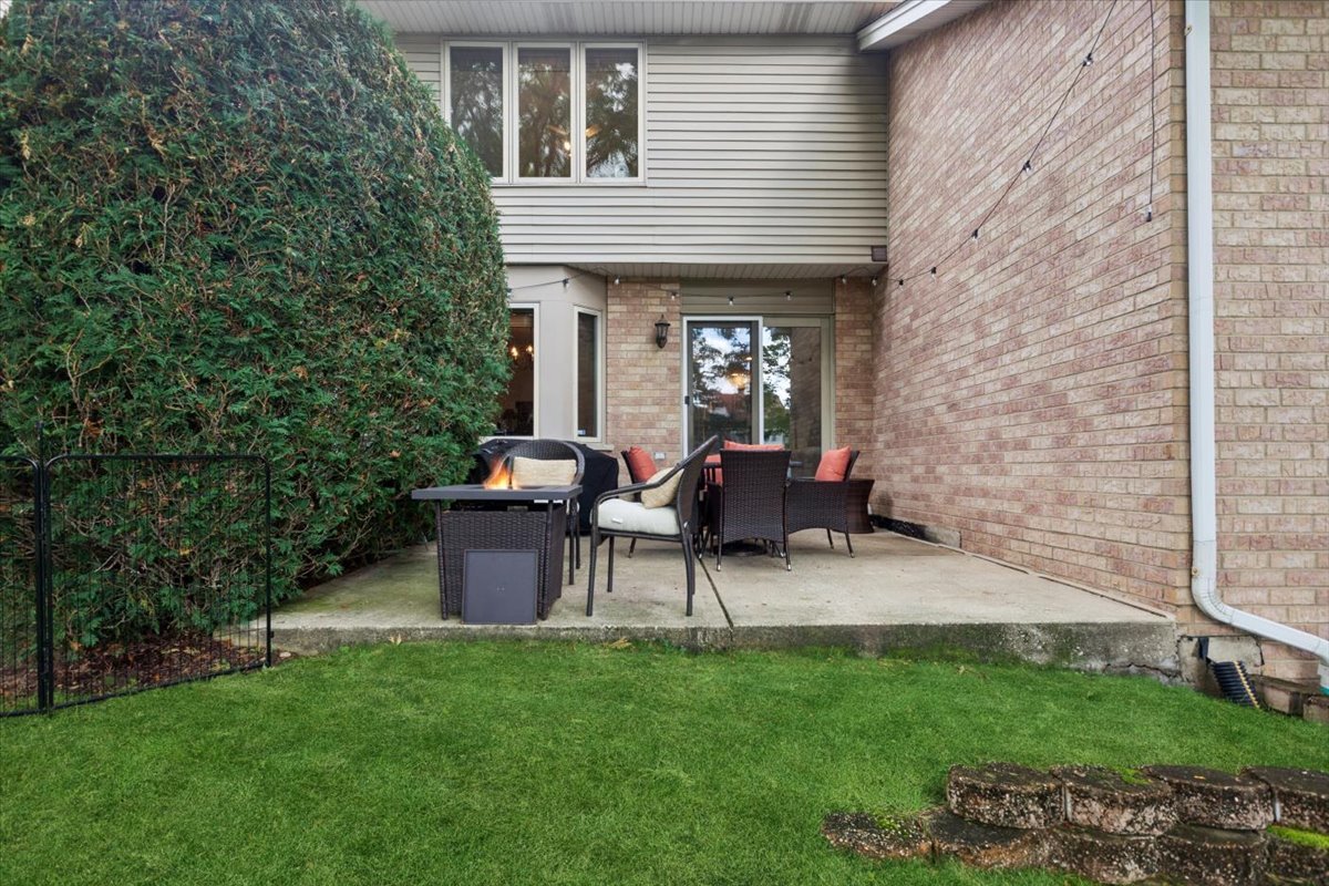 180 GROVE Court, Lemont, IL 60439