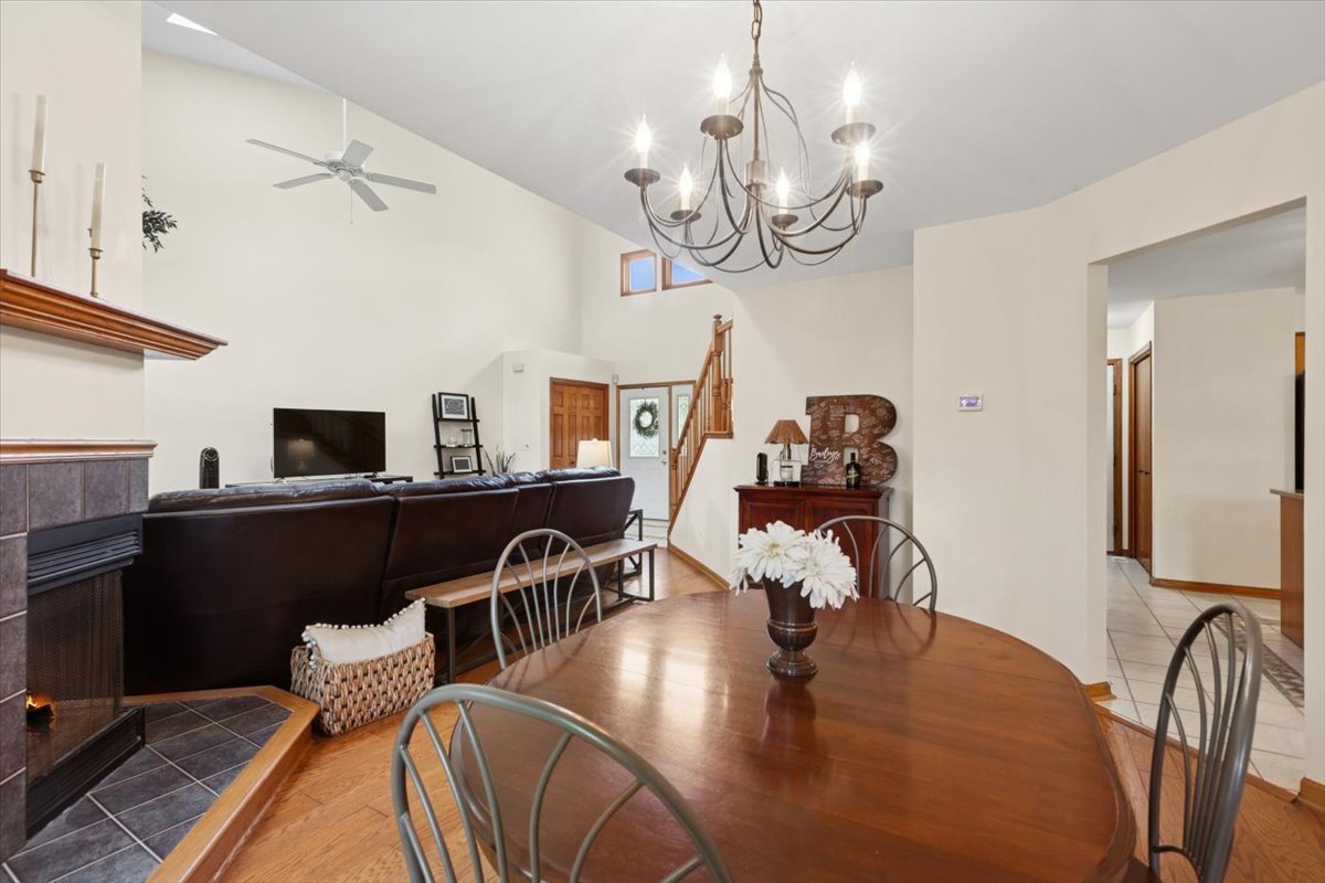 180 GROVE Court, Lemont, IL 60439