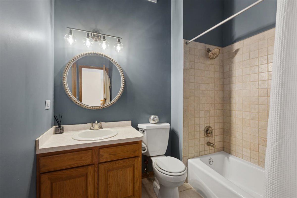 180 GROVE Court, Lemont, IL 60439