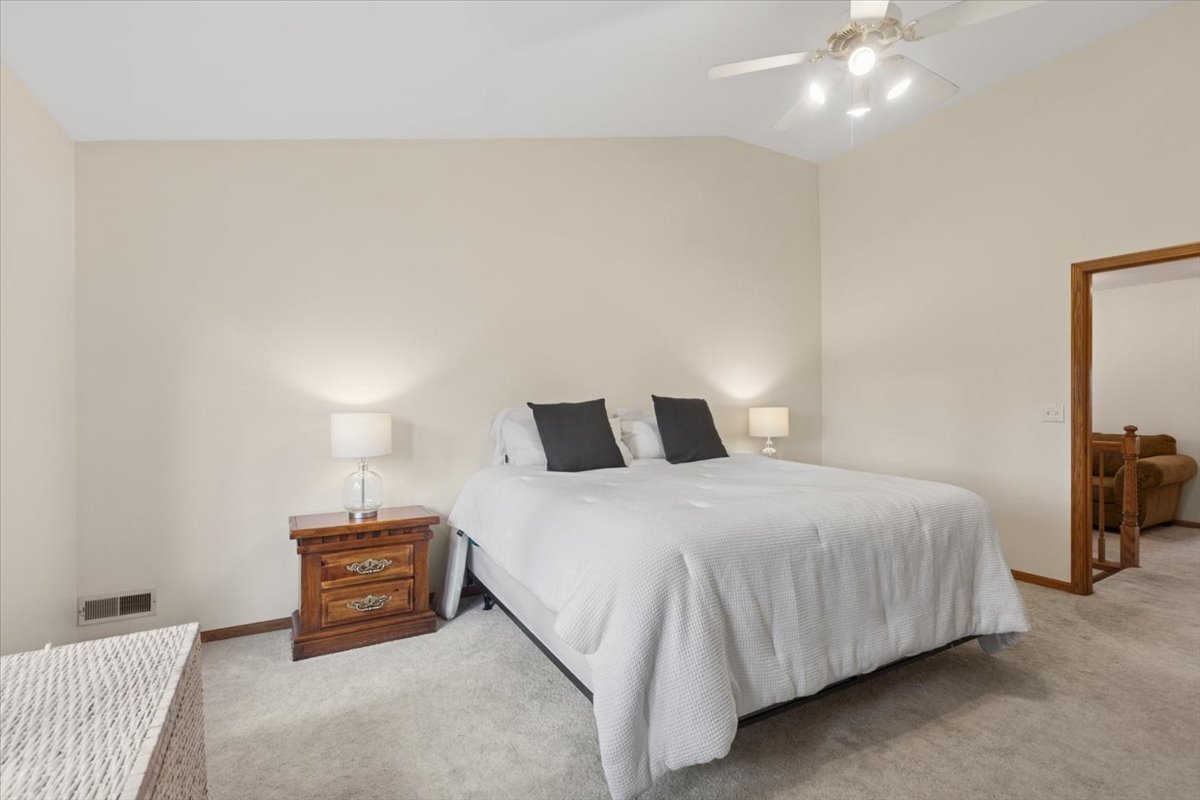 180 GROVE Court, Lemont, IL 60439