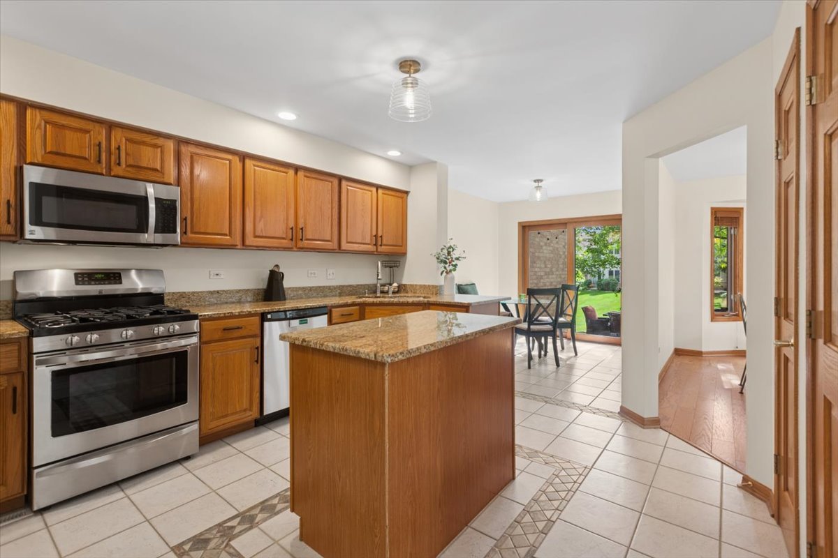 180 GROVE Court, Lemont, IL 60439