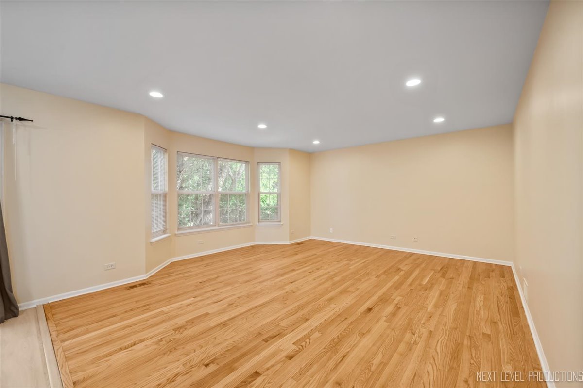 438 W Meadow Mist Lane, Round Lake, IL 60073