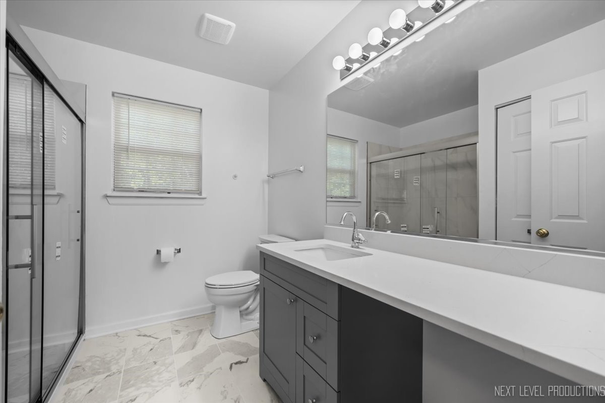 438 W Meadow Mist Lane, Round Lake, IL 60073