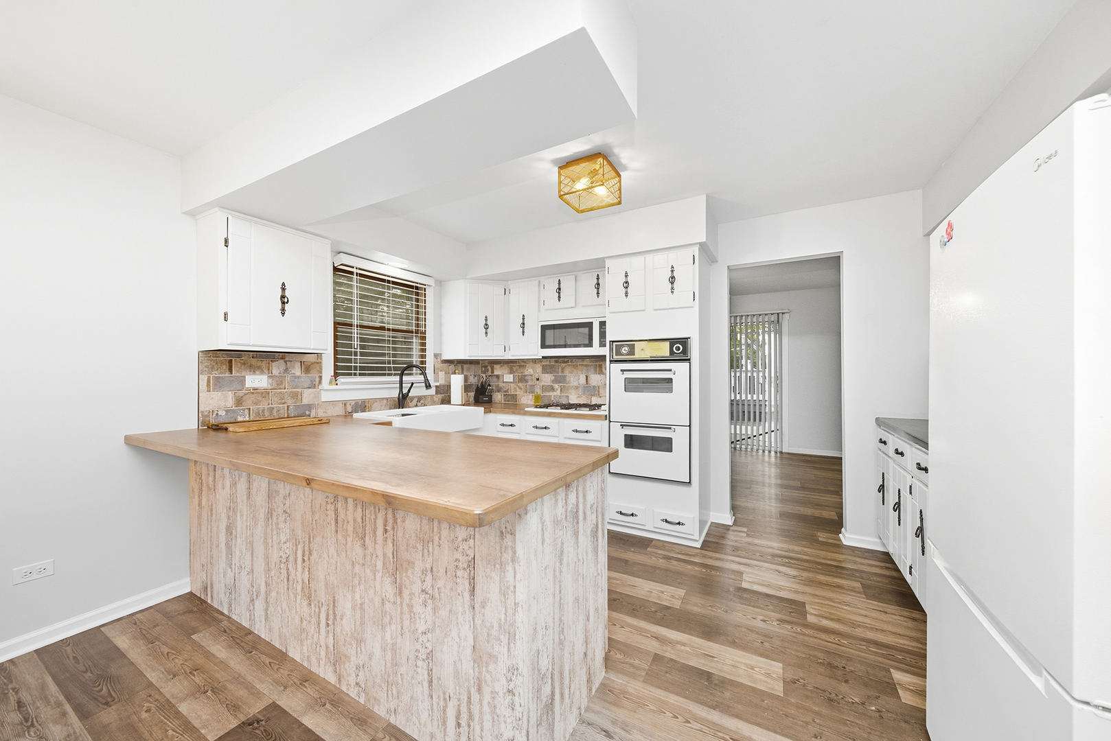 5S254 Middle Road, Naperville, IL 60563