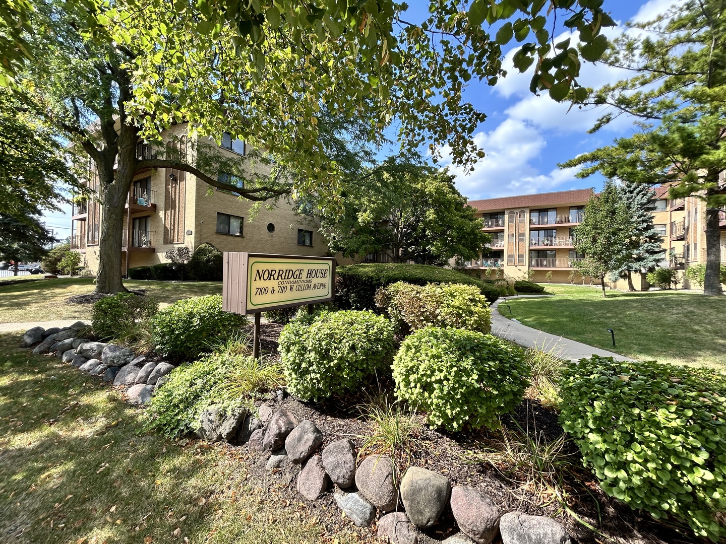 7110 W Cullom Avenue #111, Norridge, IL 60706