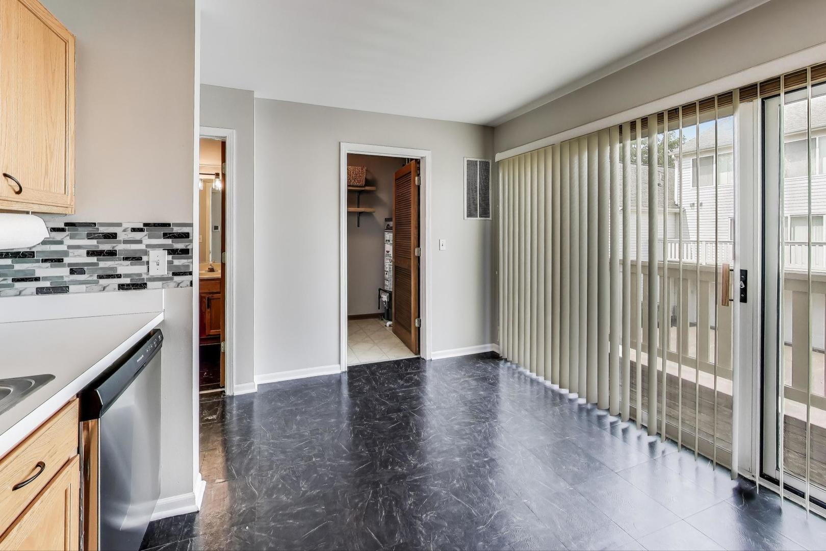 985 Manchester Circle #985, Grayslake, IL 60030