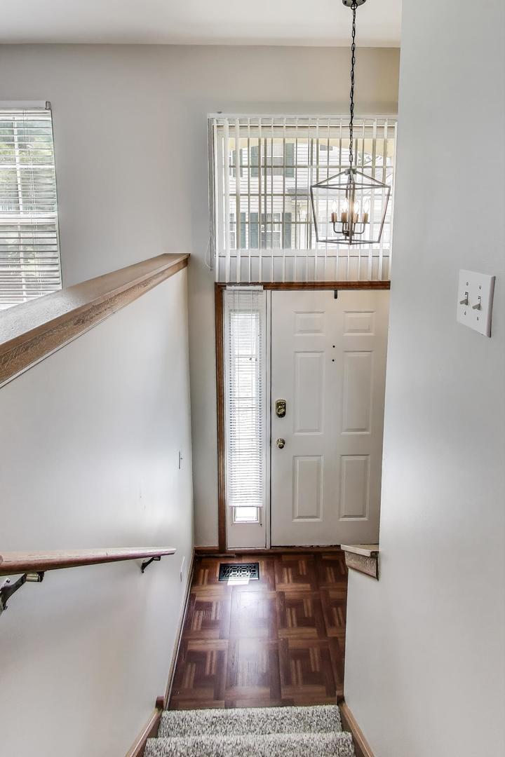 985 Manchester Circle #985, Grayslake, IL 60030