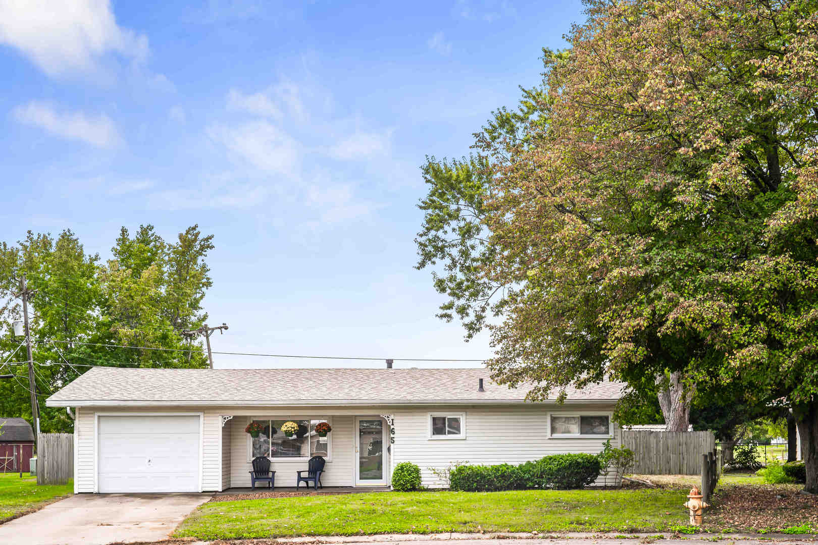 165 Mayfair Drive, Lincoln, IL 62656