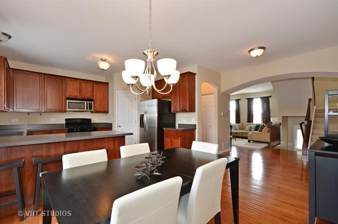 1949 OXLEY Circle #1949, Naperville, IL 60563
