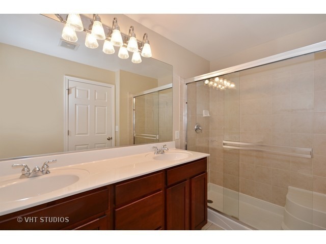 1949 OXLEY Circle #1949, Naperville, IL 60563
