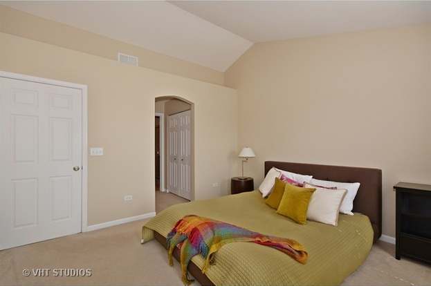 1949 OXLEY Circle #1949, Naperville, IL 60563