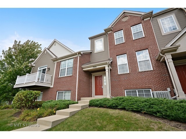 1949 OXLEY Circle #1949, Naperville, IL 60563