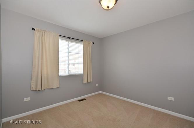1949 OXLEY Circle #1949, Naperville, IL 60563