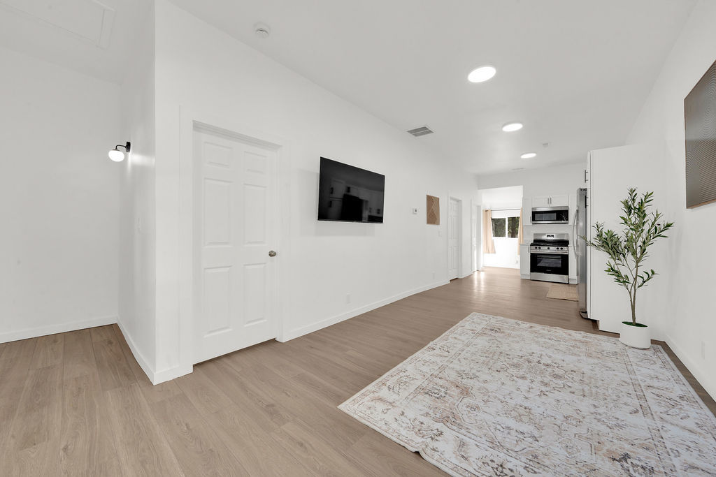 7527 S Ellis Avenue, Chicago, IL 60619