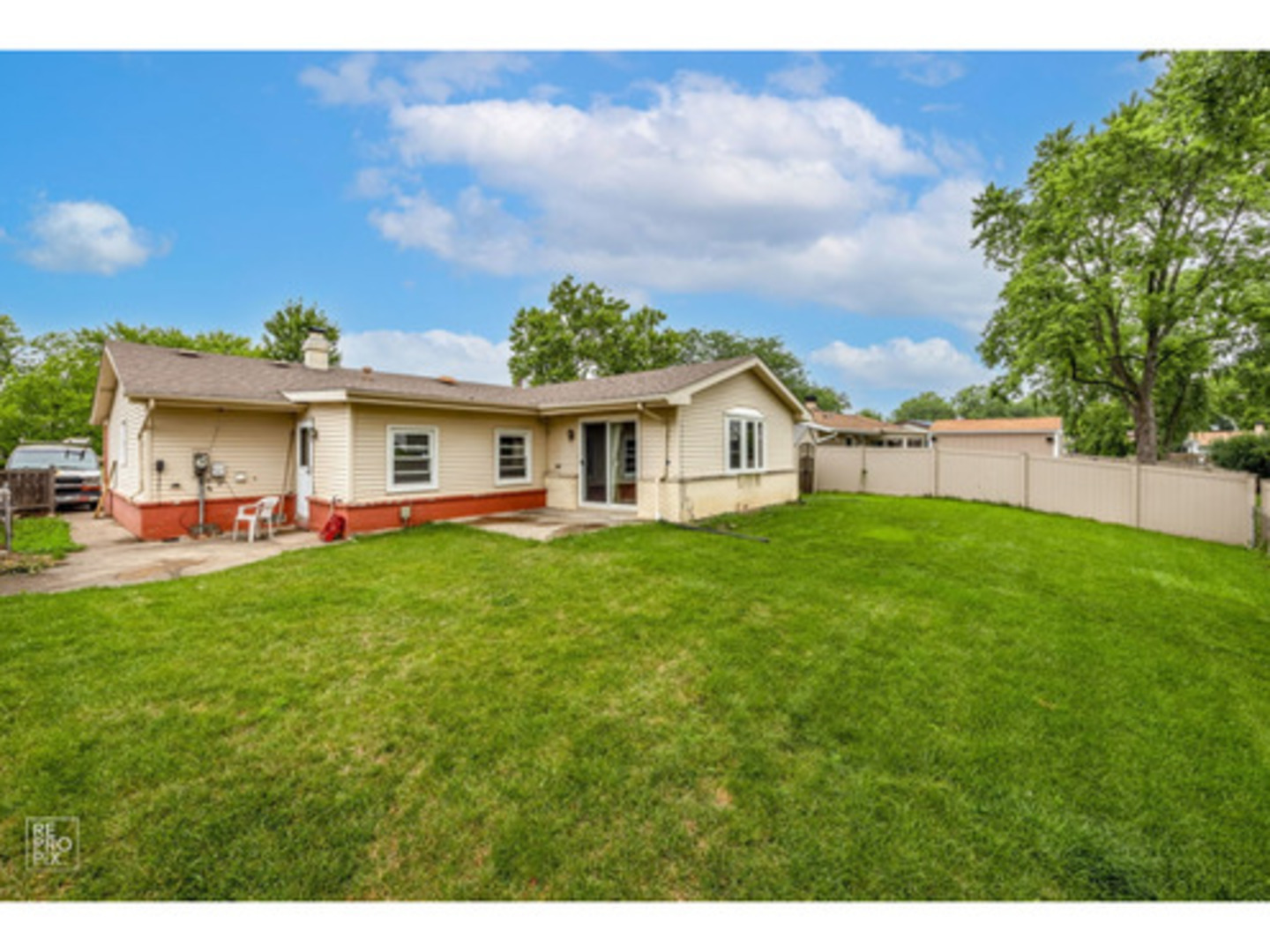 769 Penrith Avenue, Elk Grove Village, IL 60007