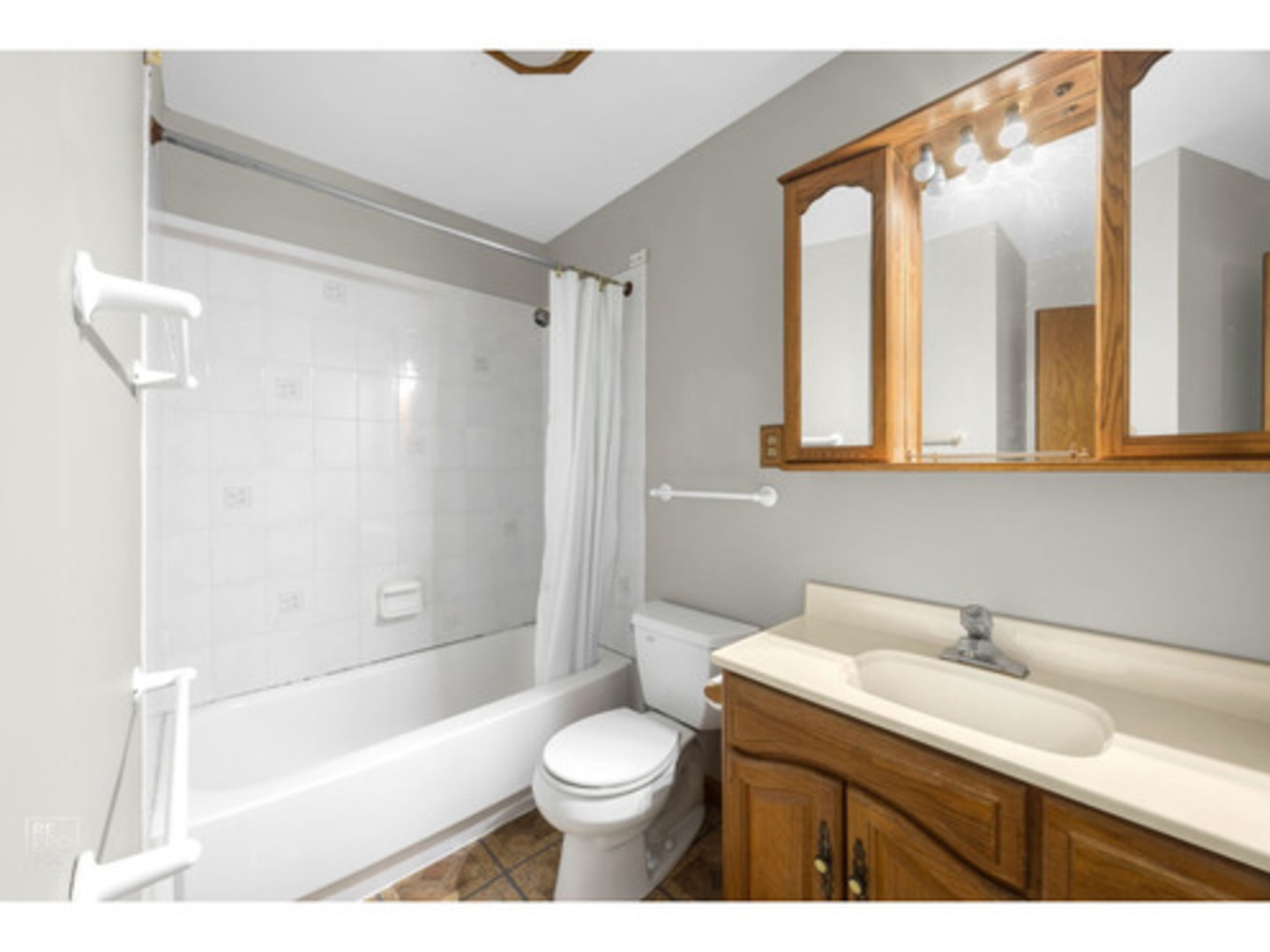 769 Penrith Avenue, Elk Grove Village, IL 60007