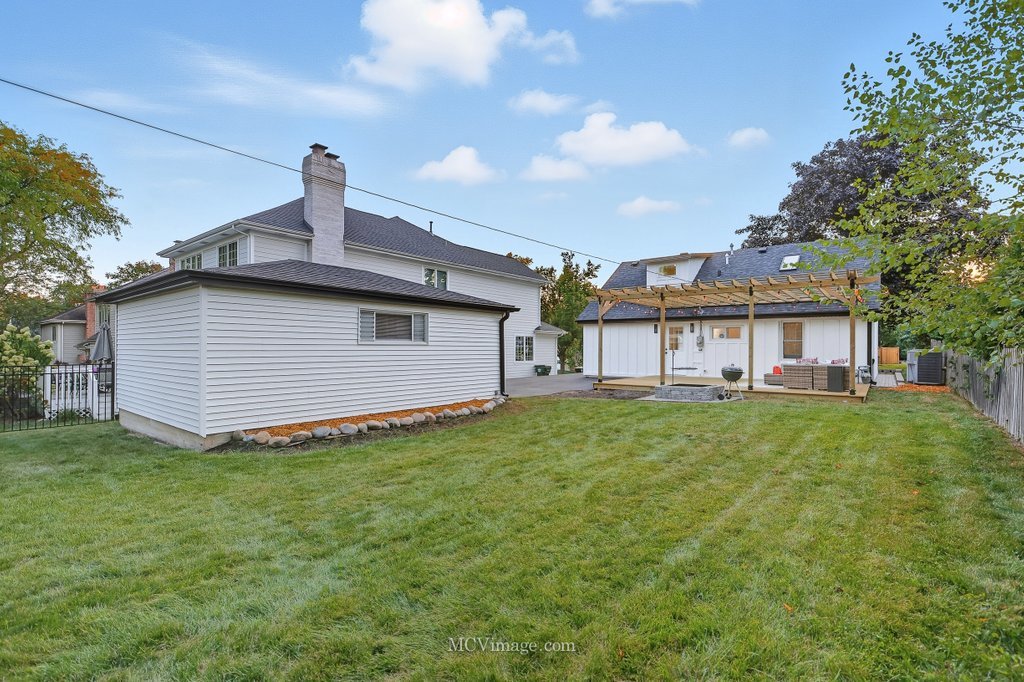755 Division Street, Barrington, IL 60010
