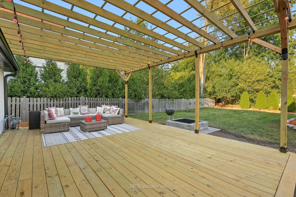 755 Division Street, Barrington, IL 60010