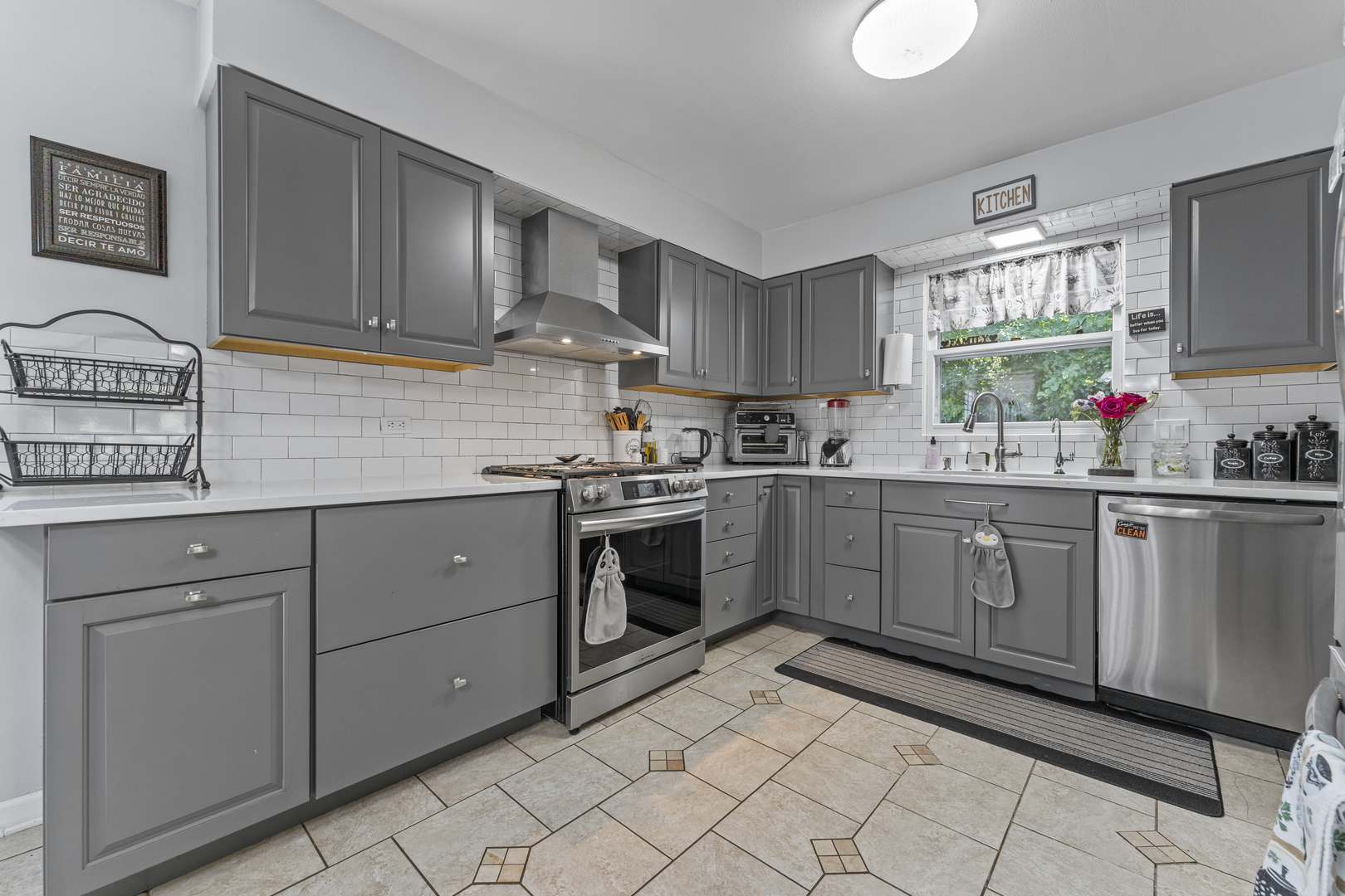3409 Glen Flora Avenue, Gurnee, IL 60031
