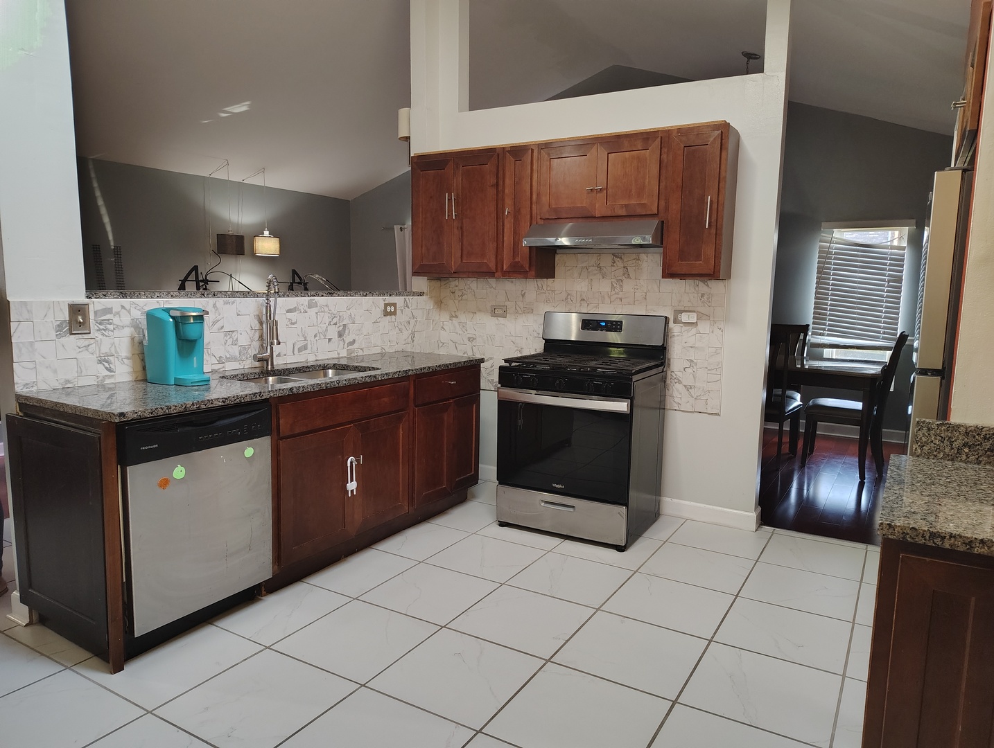 2736 E Goodrich Avenue, Burnham, IL 60633