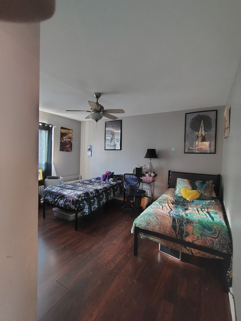 2736 E Goodrich Avenue, Burnham, IL 60633