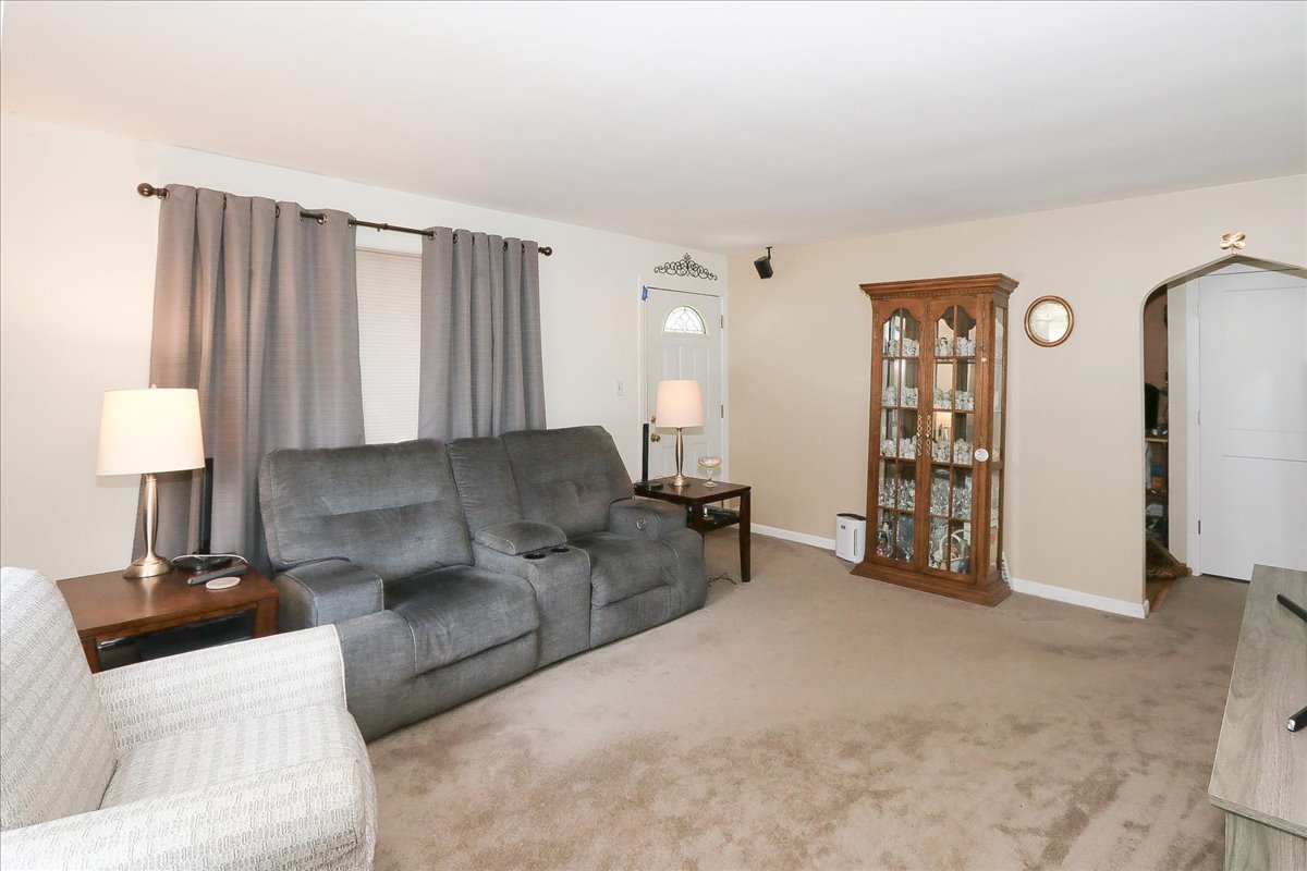 6 W Harding Road, Lombard, IL 60148