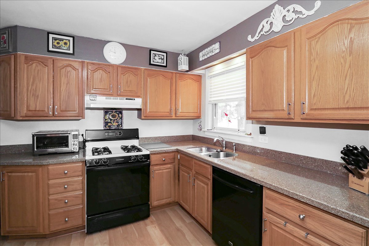 6 W Harding Road, Lombard, IL 60148