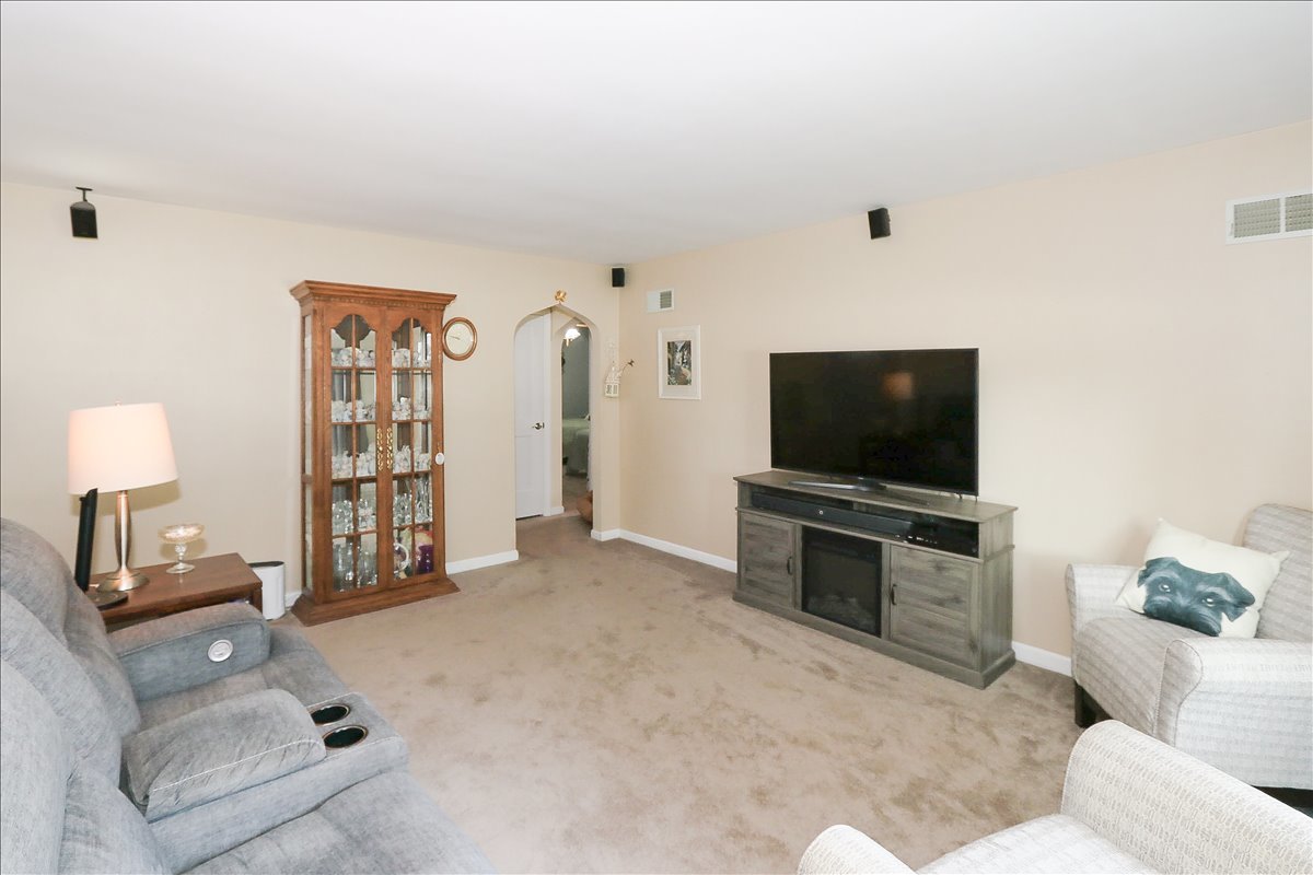 6 W Harding Road, Lombard, IL 60148