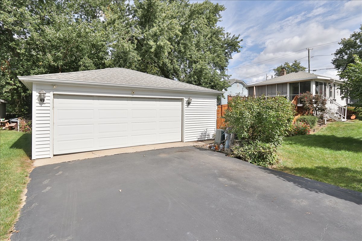 6 W Harding Road, Lombard, IL 60148
