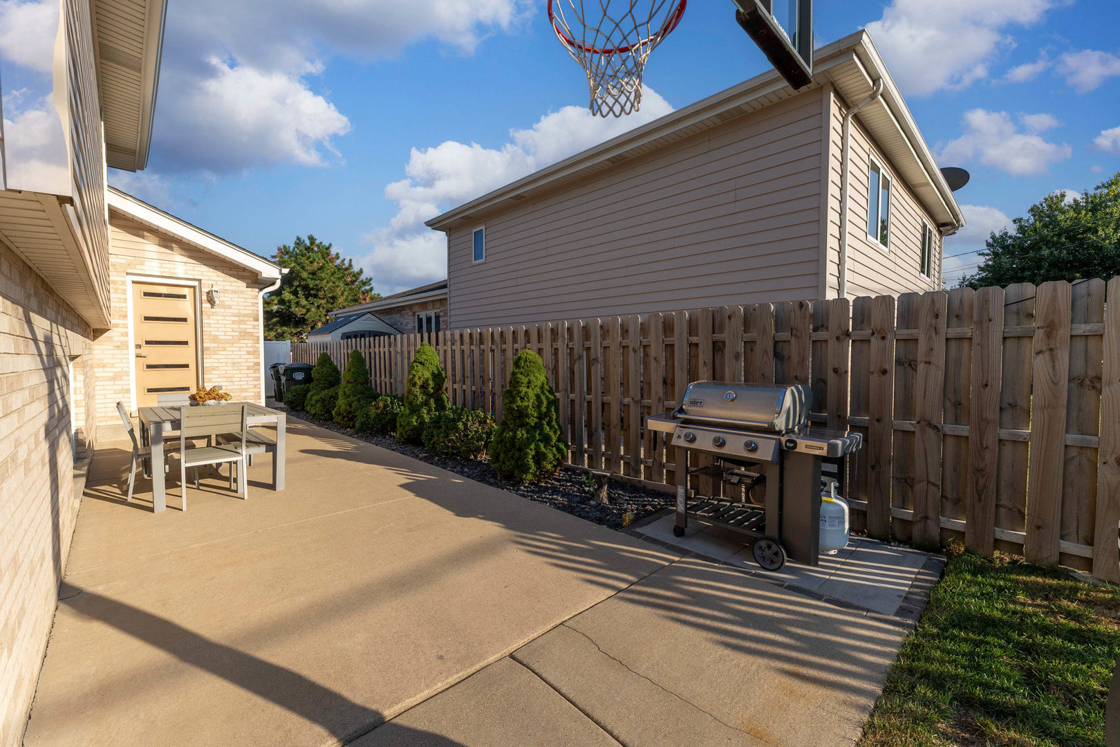 8518 S 79th Court, Justice, IL 60458