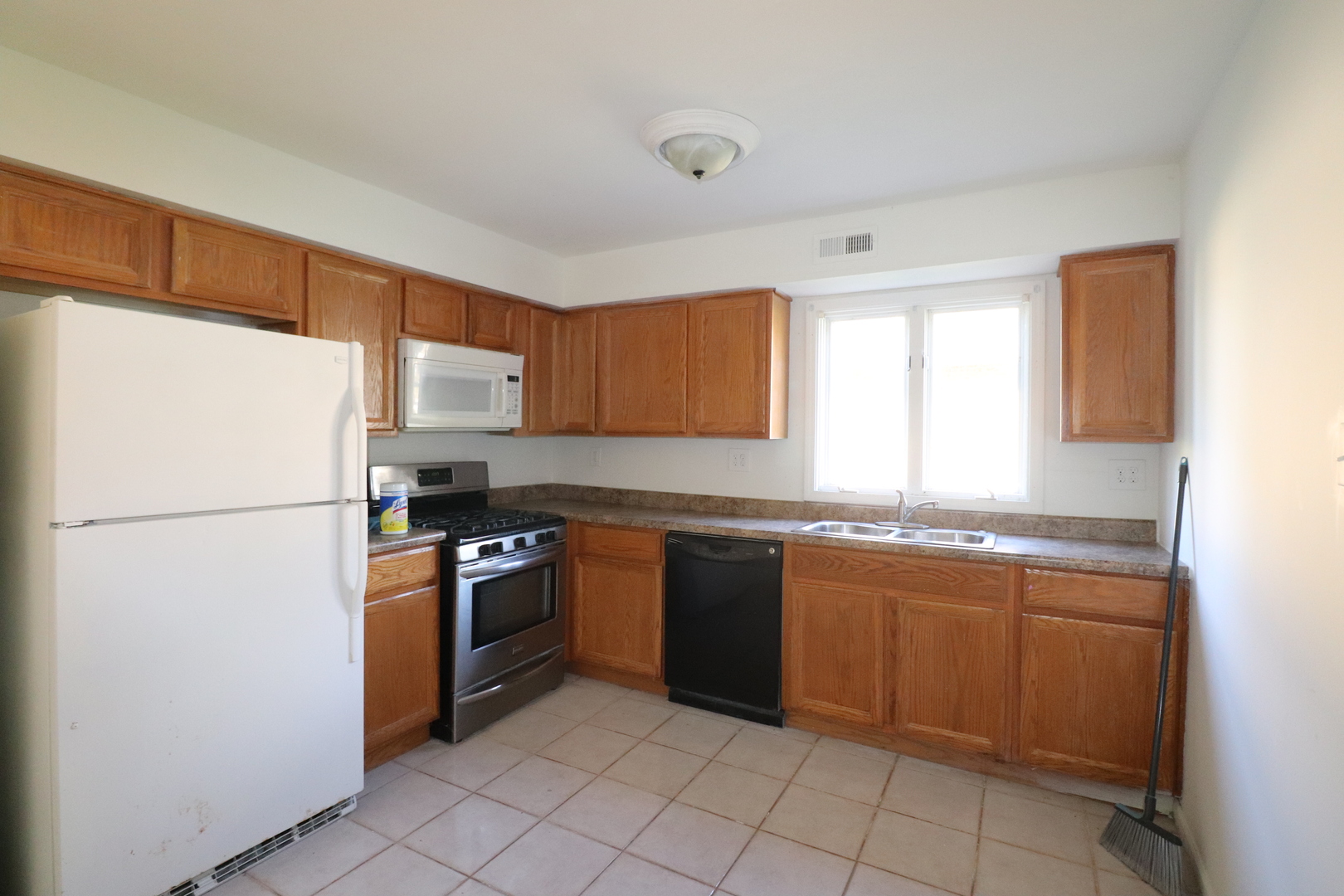 316 Morningside Drive #B, Bloomingdale, IL 60108