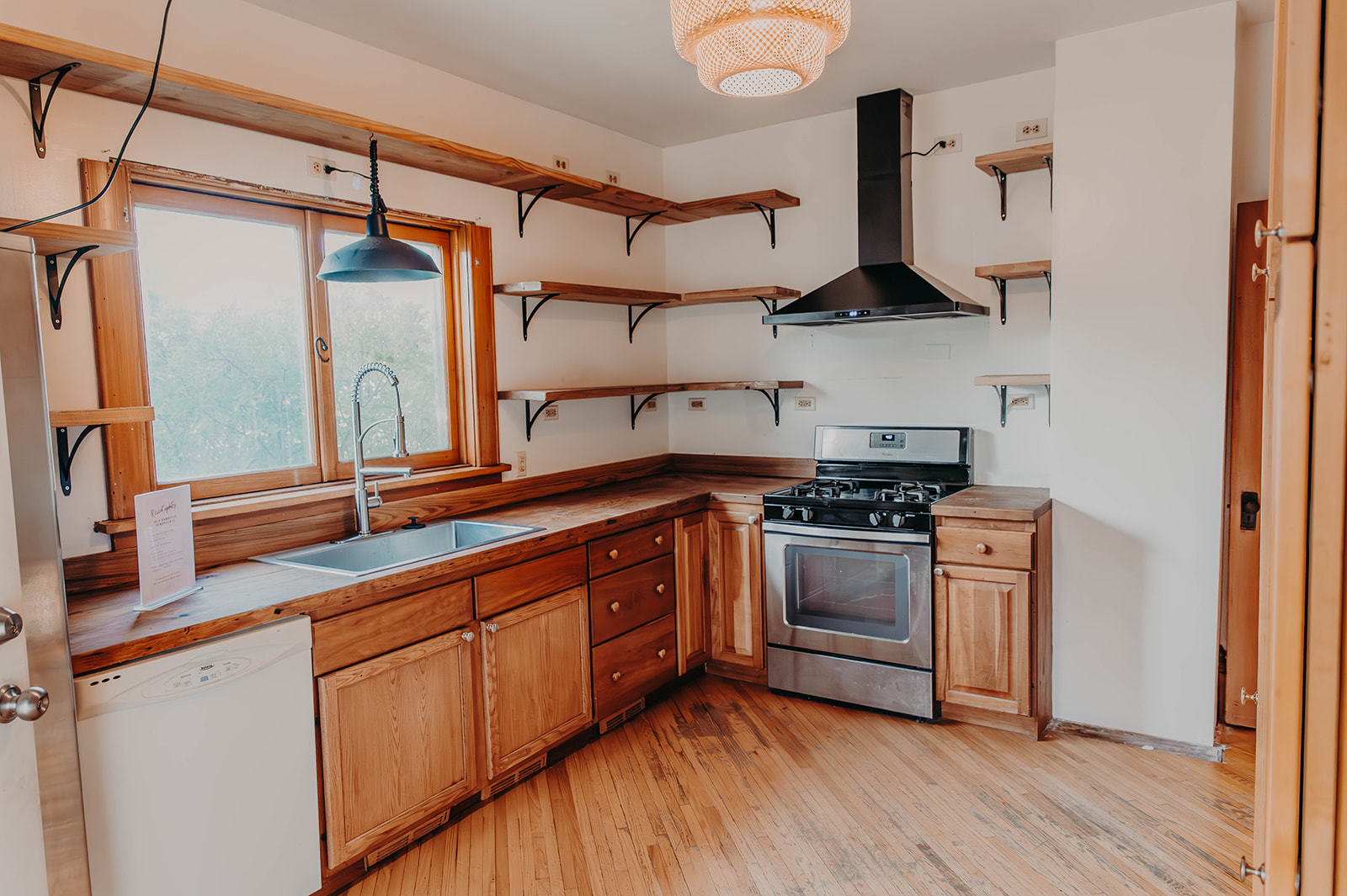 345 e market Street, Somonauk, IL 60552