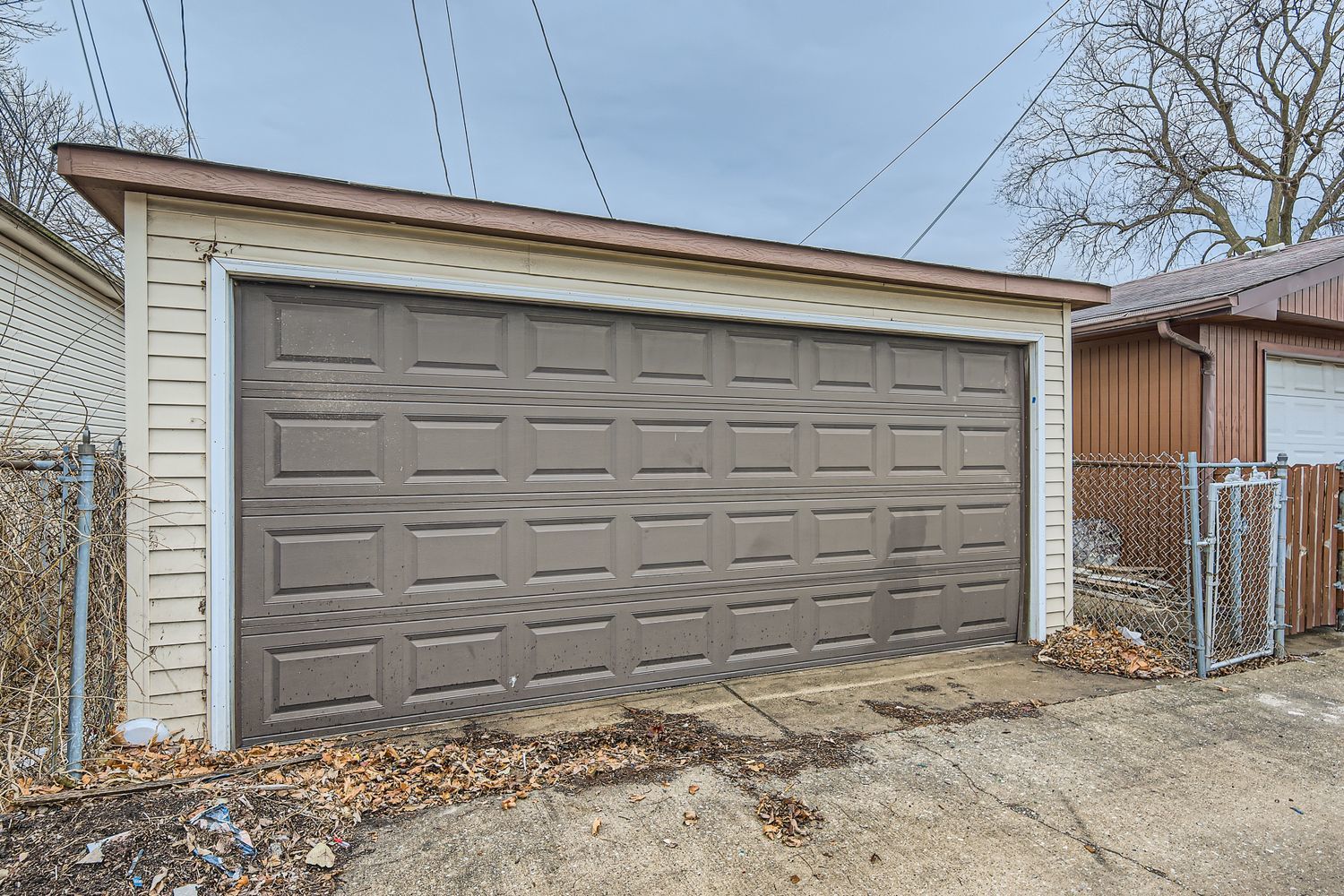 8757 S Paxton Avenue, Chicago, IL 60617