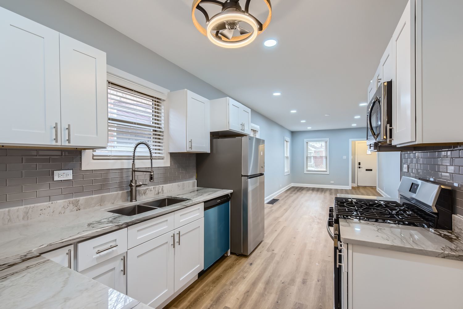 8757 S Paxton Avenue, Chicago, IL 60617