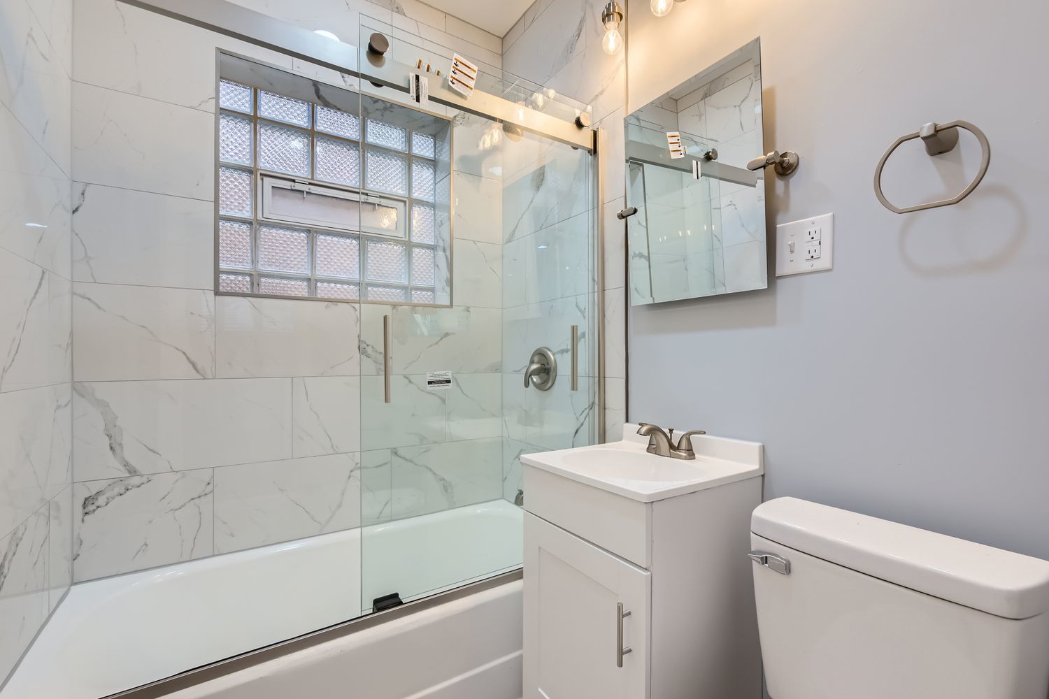 8757 S Paxton Avenue, Chicago, IL 60617
