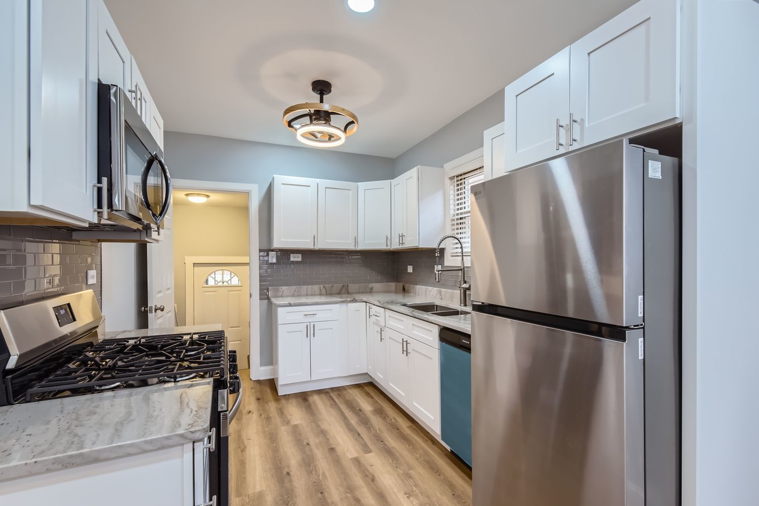 8757 S Paxton Avenue, Chicago, IL 60617