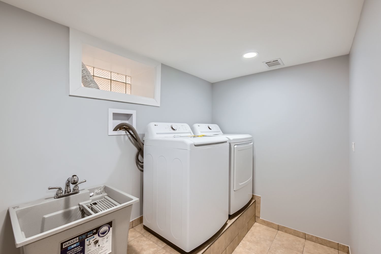 8757 S Paxton Avenue, Chicago, IL 60617
