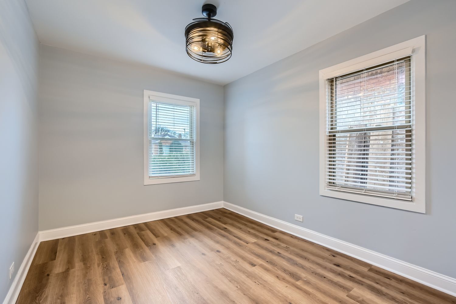 8757 S Paxton Avenue, Chicago, IL 60617