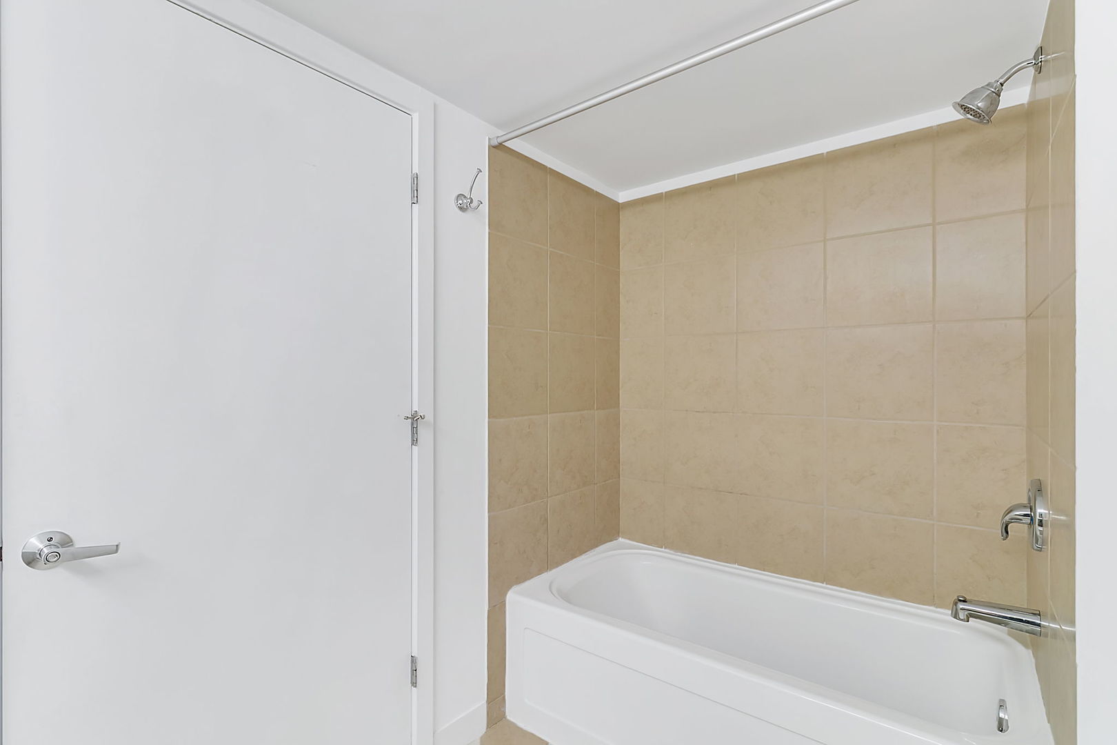 2 S Leavitt Street #201, Chicago, IL 60612