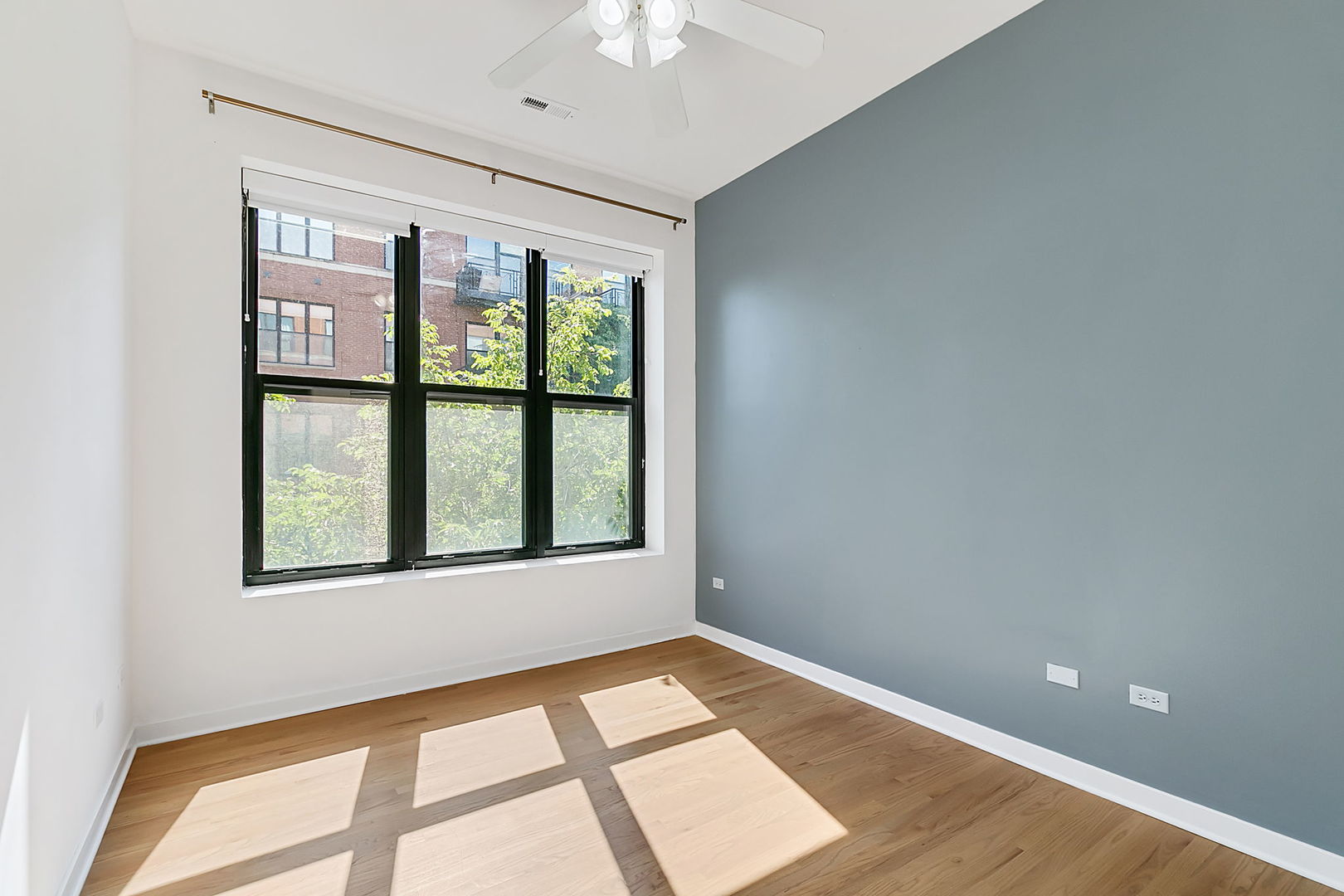 2 S Leavitt Street #201, Chicago, IL 60612