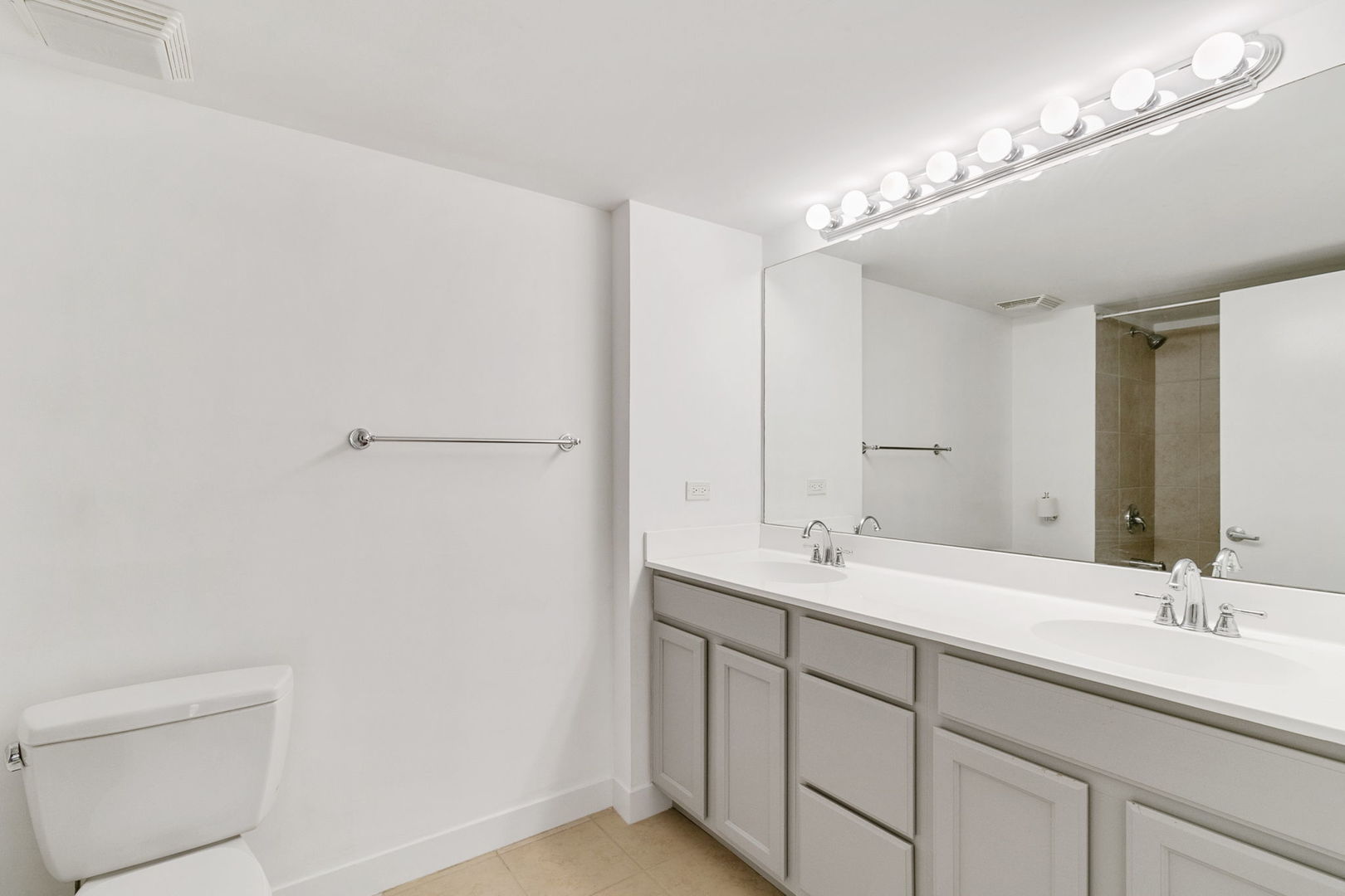 2 S Leavitt Street #201, Chicago, IL 60612