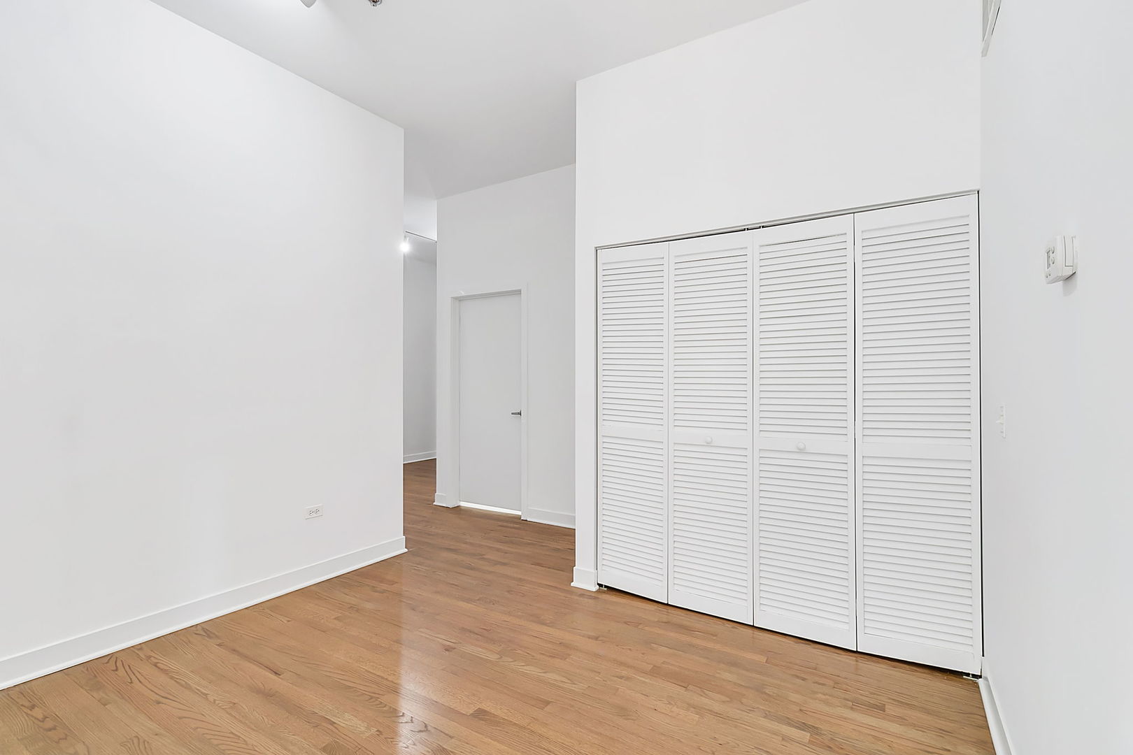 2 S Leavitt Street #201, Chicago, IL 60612