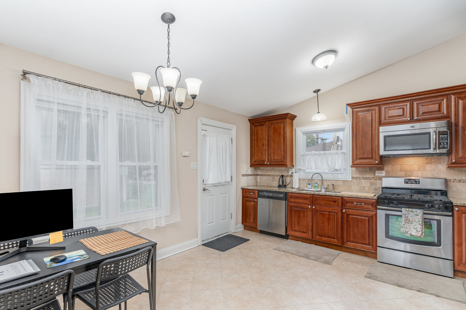 1840 Nimitz Drive, Des Plaines, IL 60018