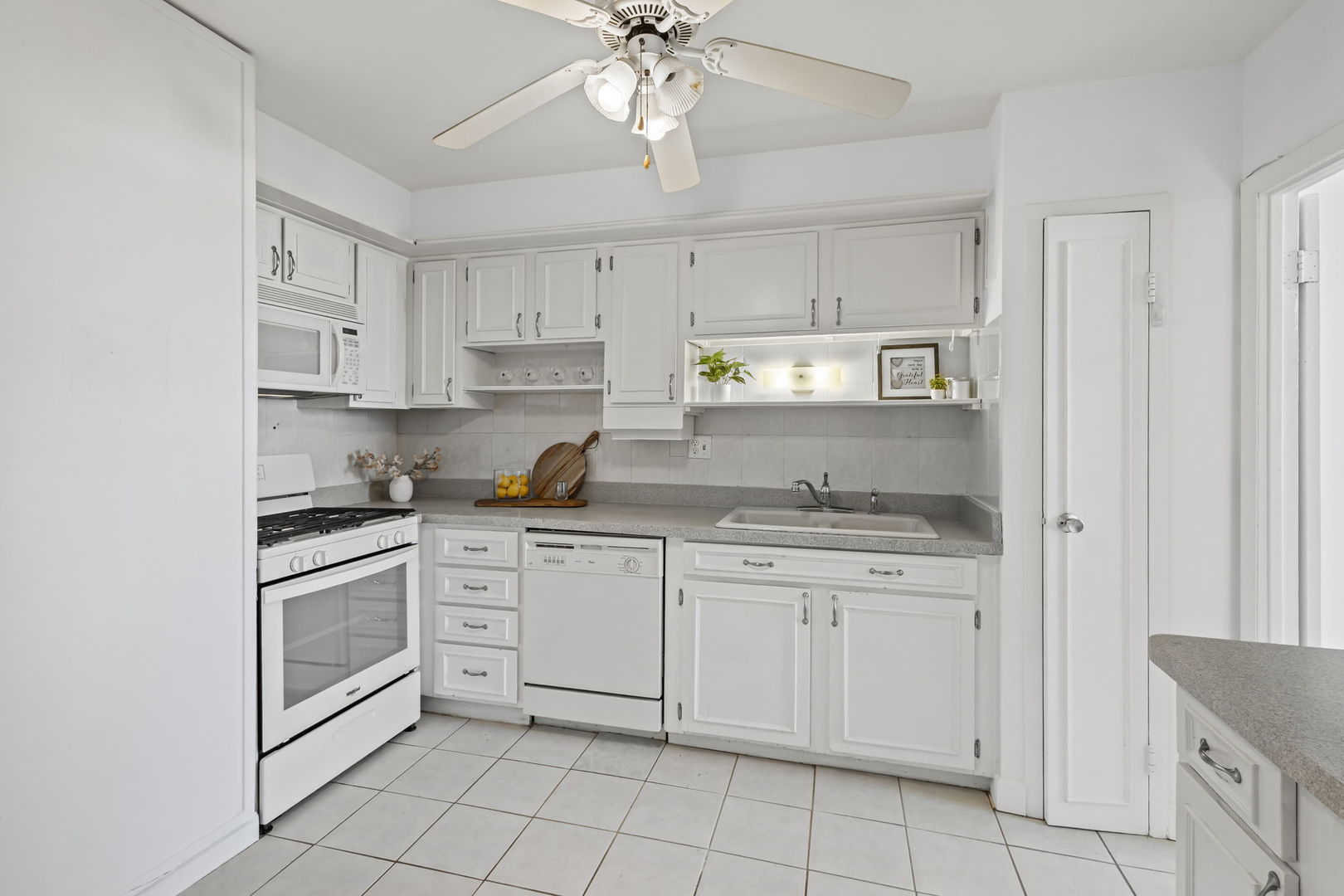 9001 Golf Road #5B, Des Plaines, IL 60016