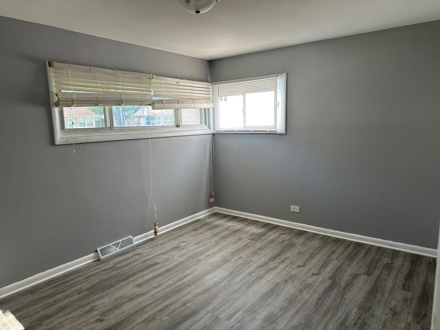 2956 Sherwood Avenue, Markham, IL 60428