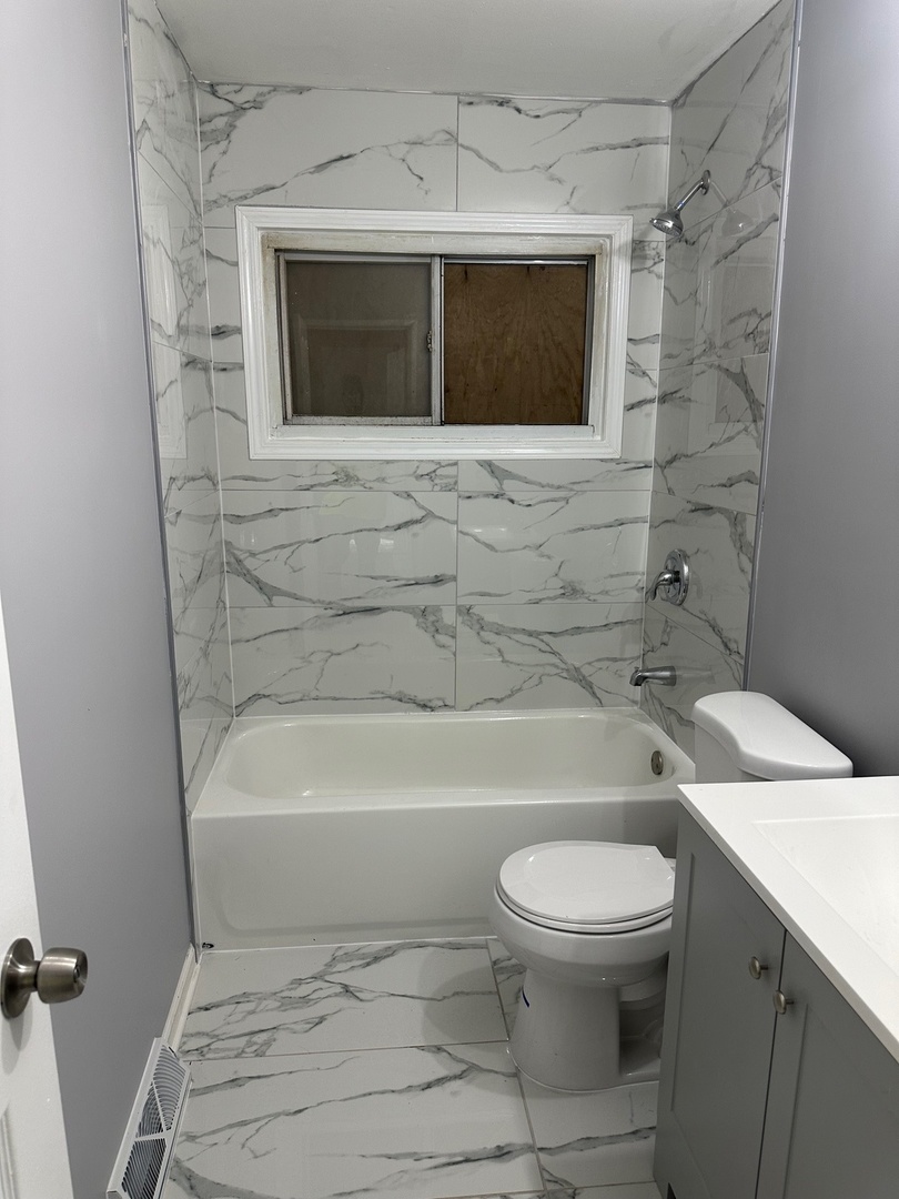 2956 Sherwood Avenue, Markham, IL 60428