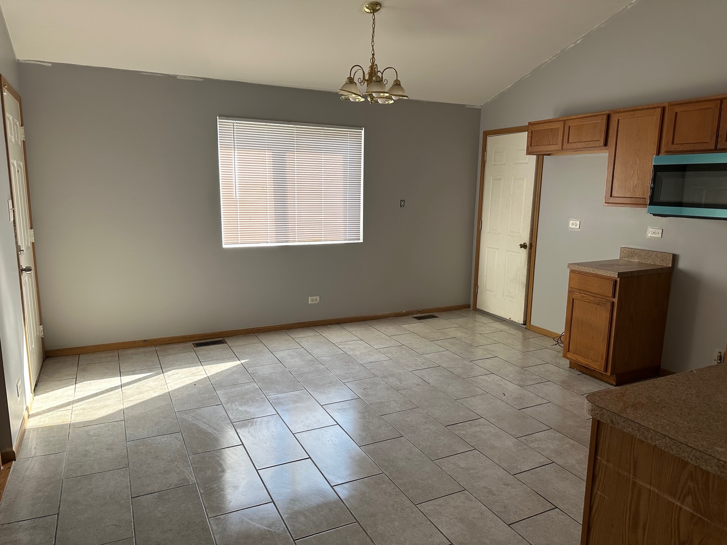 677 Forsythe Avenue, Calumet City, IL 60409