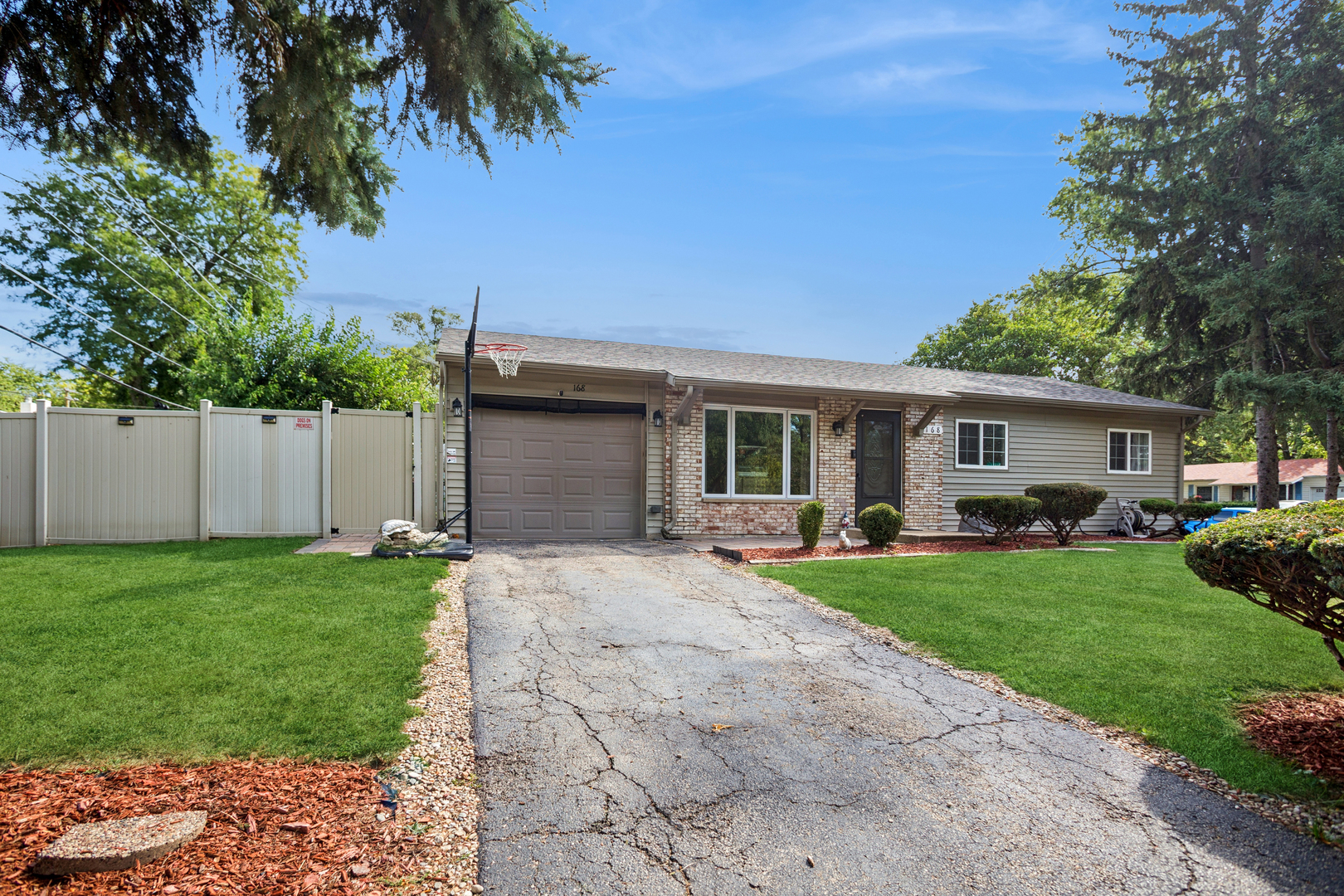 168 Bedford Road, Bolingbrook, IL 60440
