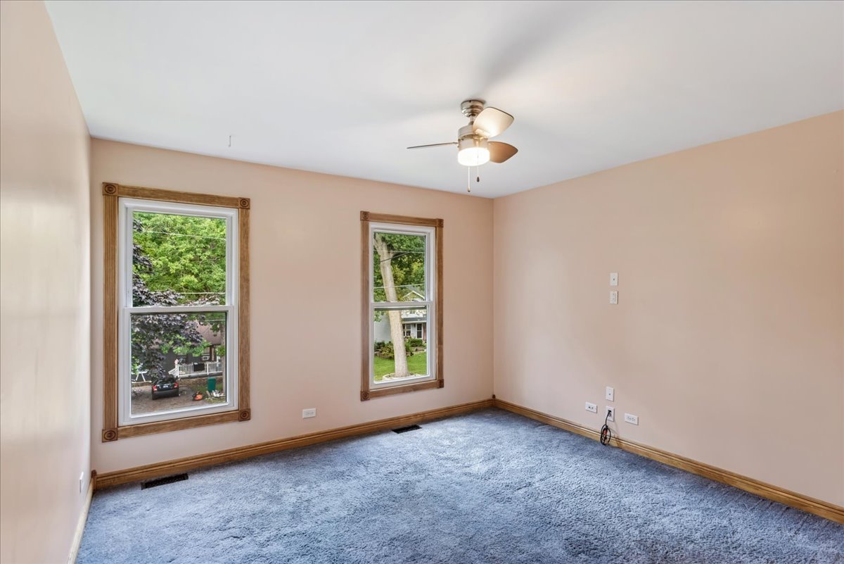 37 Hillcrest Avenue, Fox Lake, IL 60020